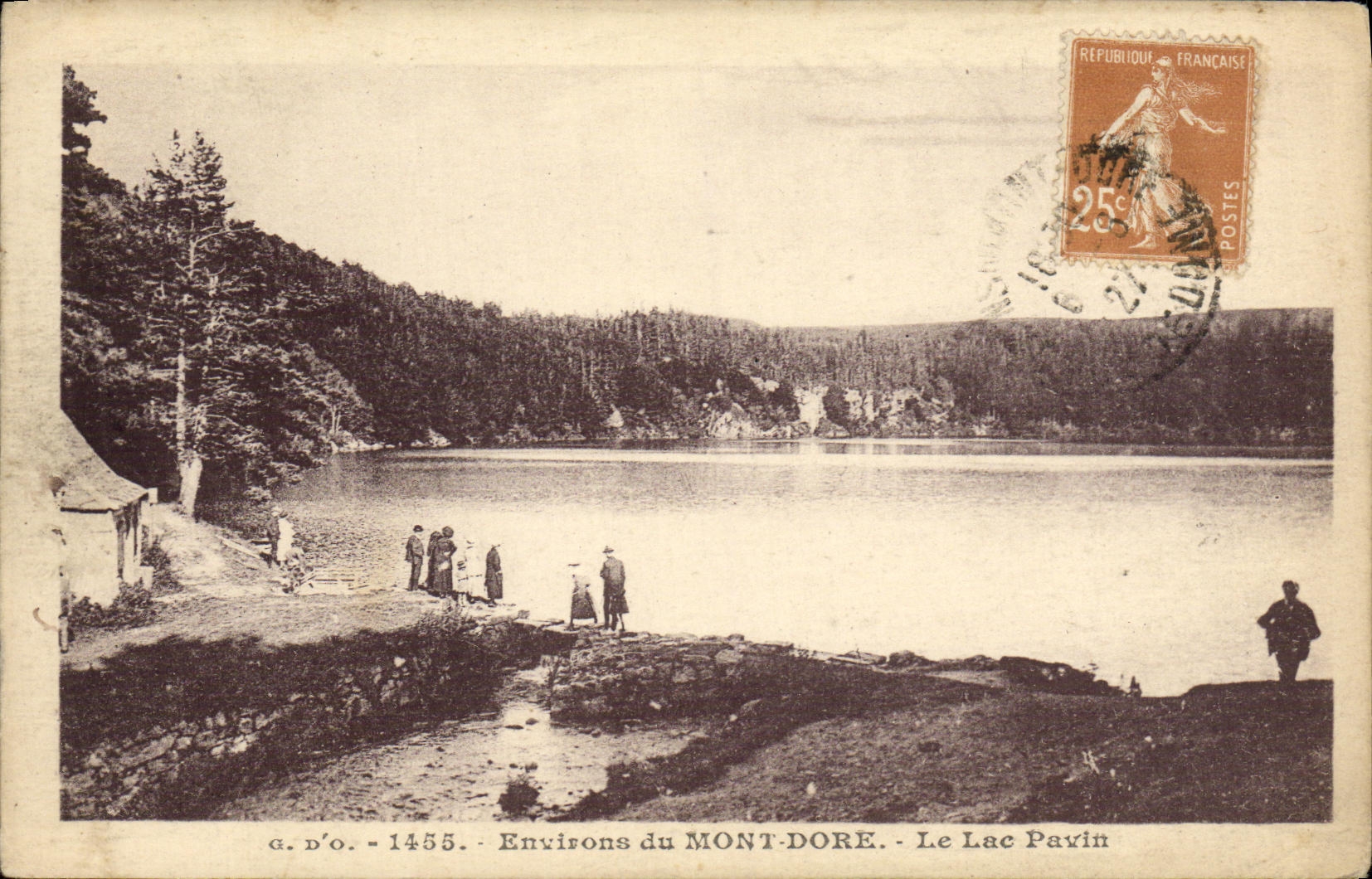 CPA Environs du Mont Dore Le Lac Pavin