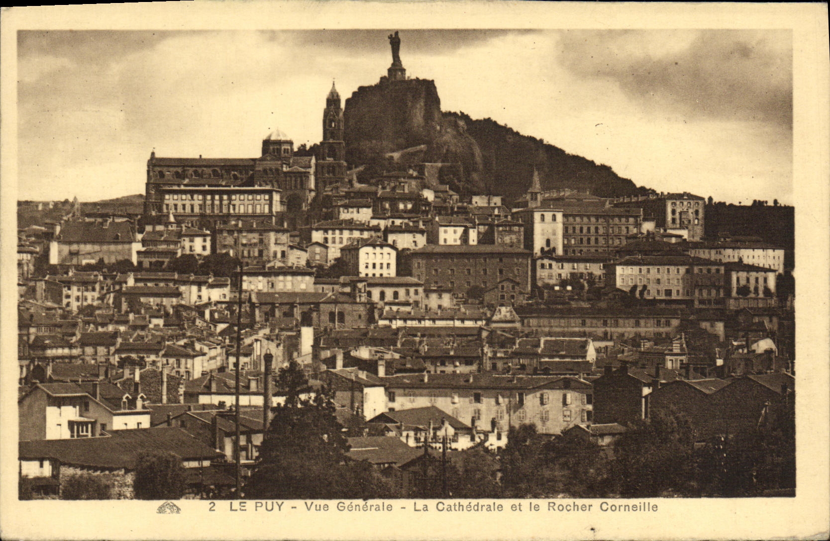CPA L Auvergne Le Puy Vue Generale La Cathedrale et le Rocher corneille