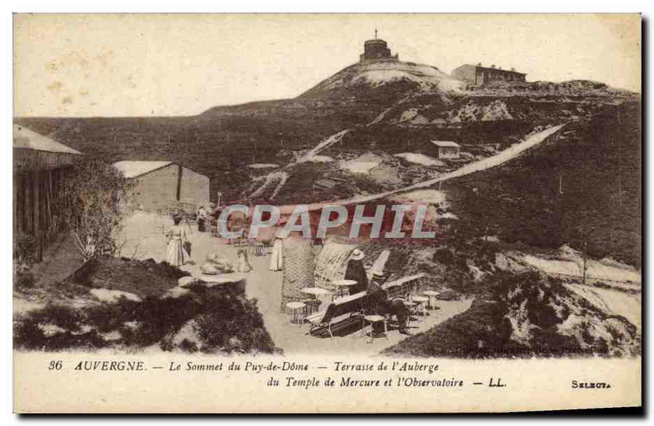 CPA L Auvergne Le sommet de Puy de Dome Terrasse de L Auberge du temple de Mercure et l observatoire