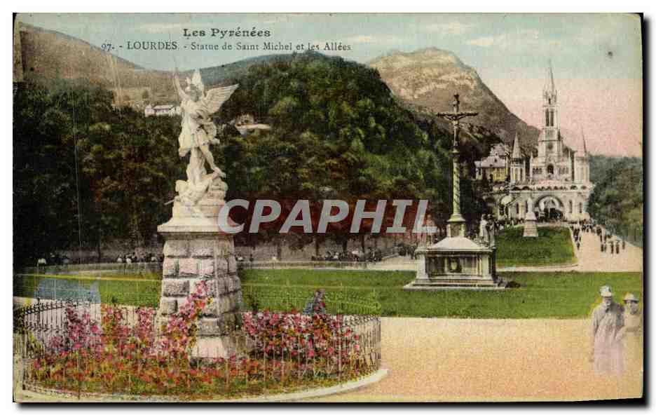 CPA Lourdes statue de Saint Michel et les Allees