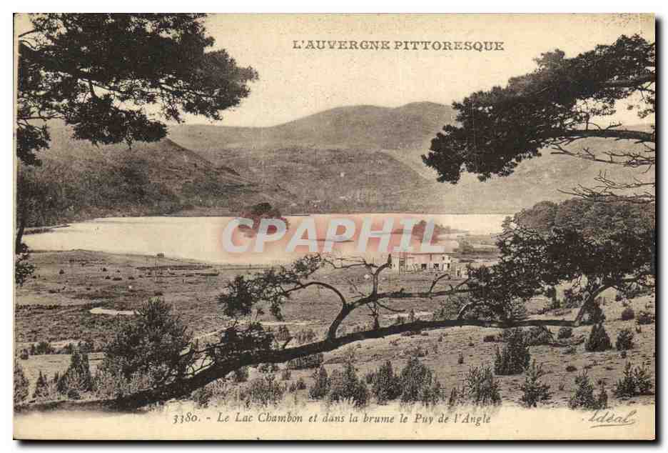 Le Lac Chambon et dans la brume le Puy de l'Angle — L'Auvergne pittoresque — Ideal, n° 3380