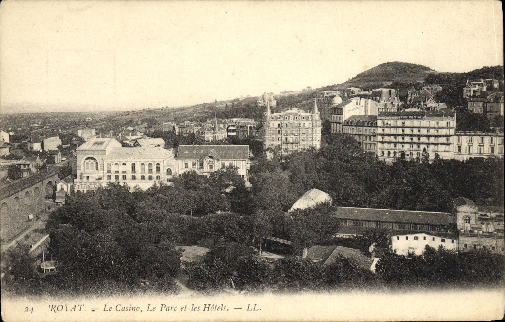 CPA Royat Le Casino Le Parc et les Hotels