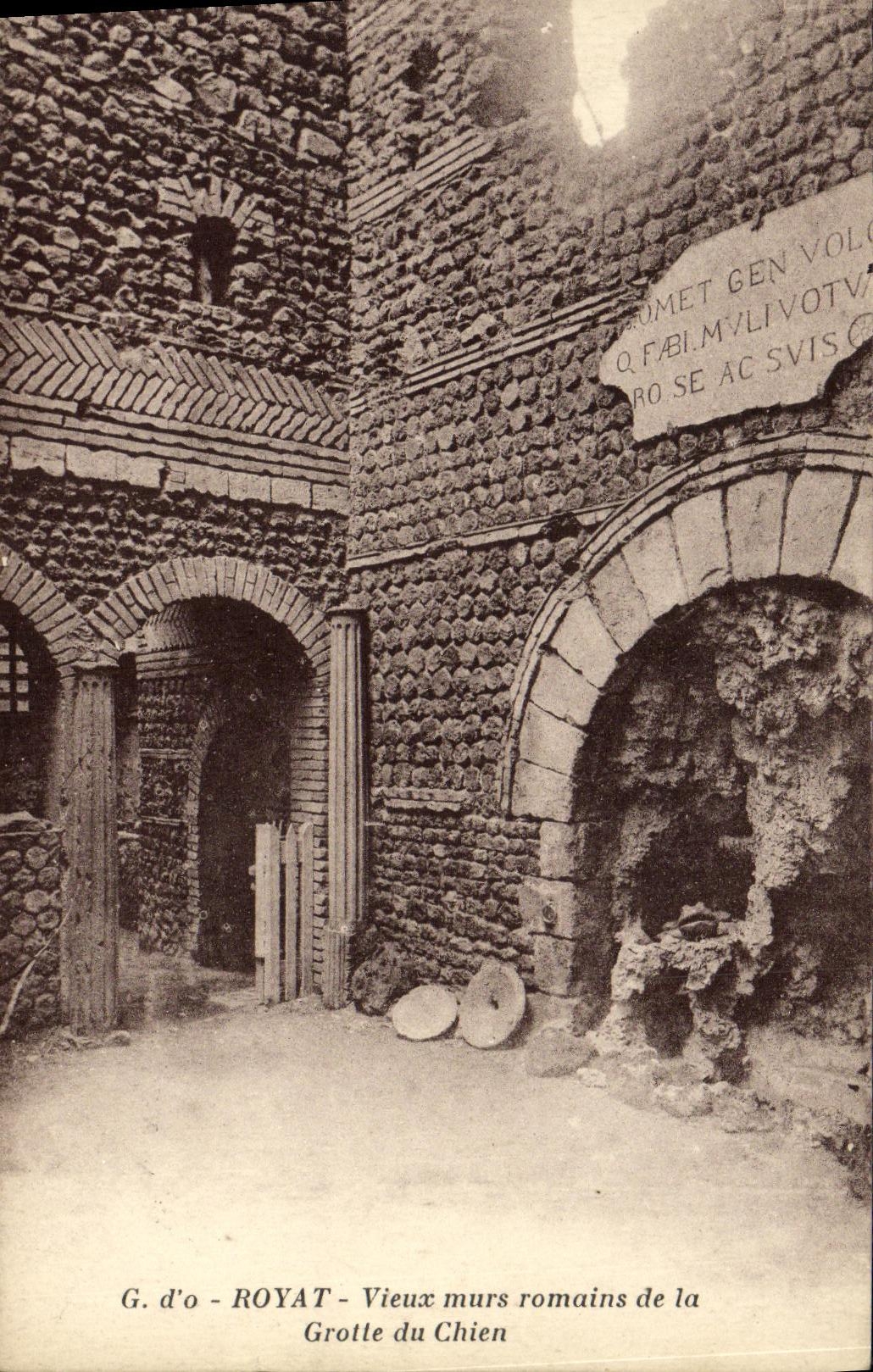 Royat - Grotte du Chien - Vieux murs romains