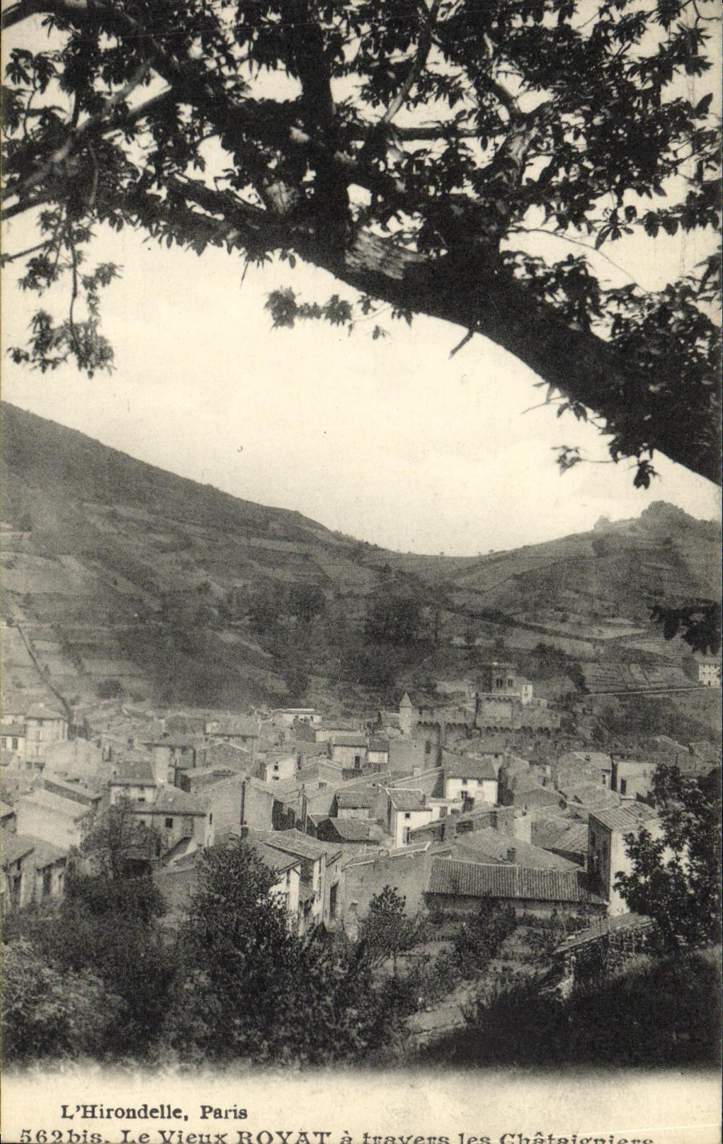 CPA Le vieux Royat a travers les chataigniers 