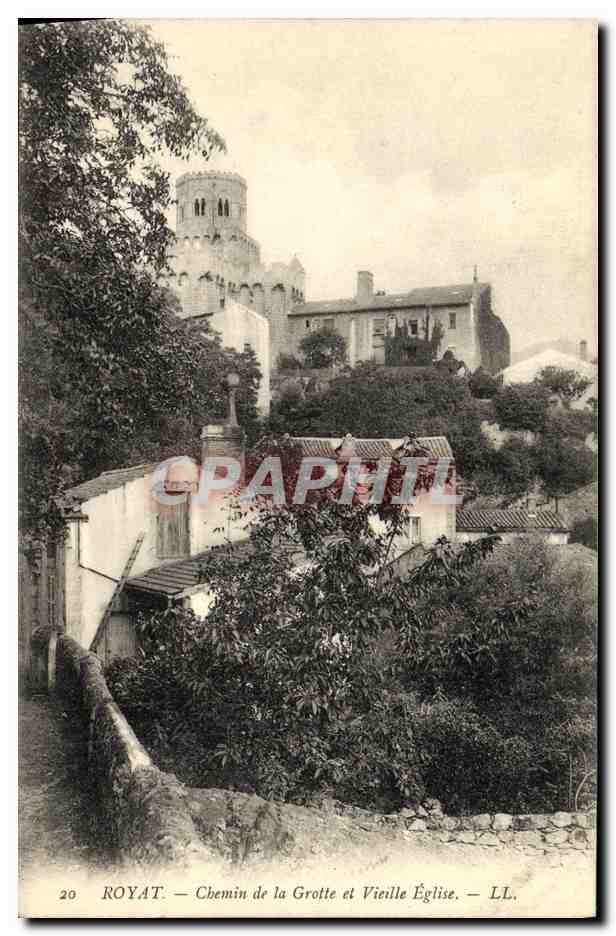 CPA Royat Chemin de la Grotte et Vieille Eglise