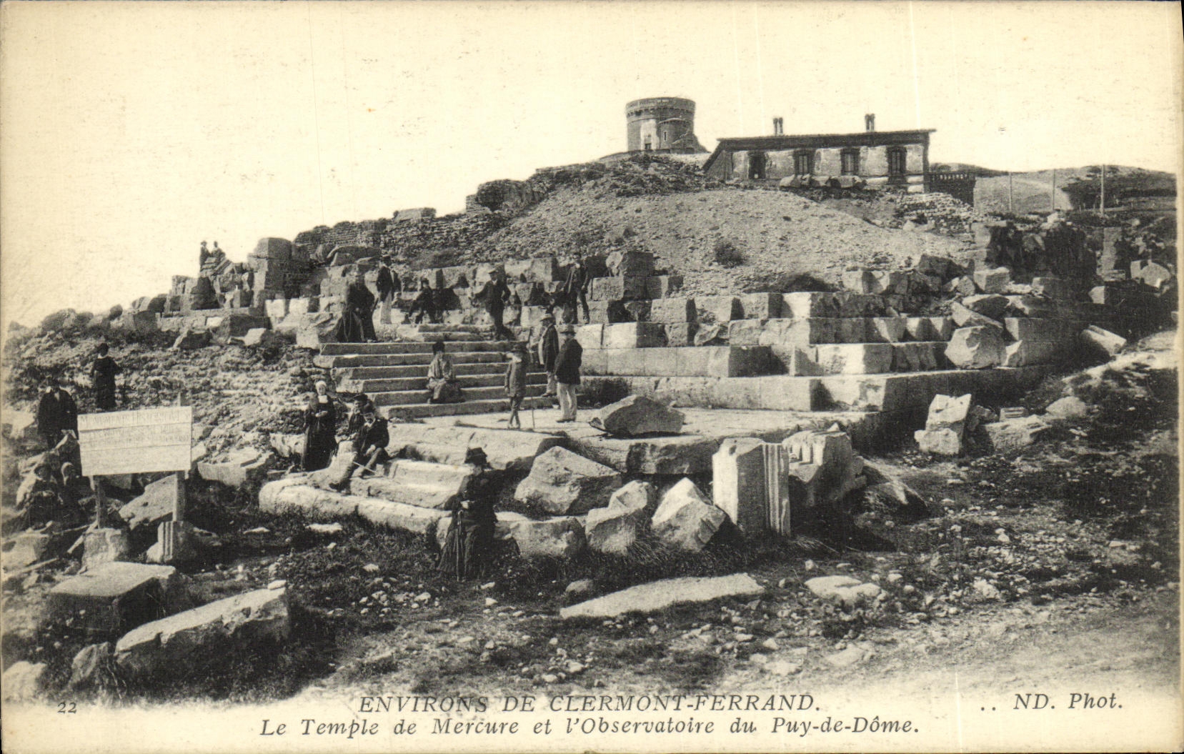 Le Temple de Mercure et l'Observatoire du Puy-de-Dôme — Environs de Clermont-Ferrand — ND. Phot.