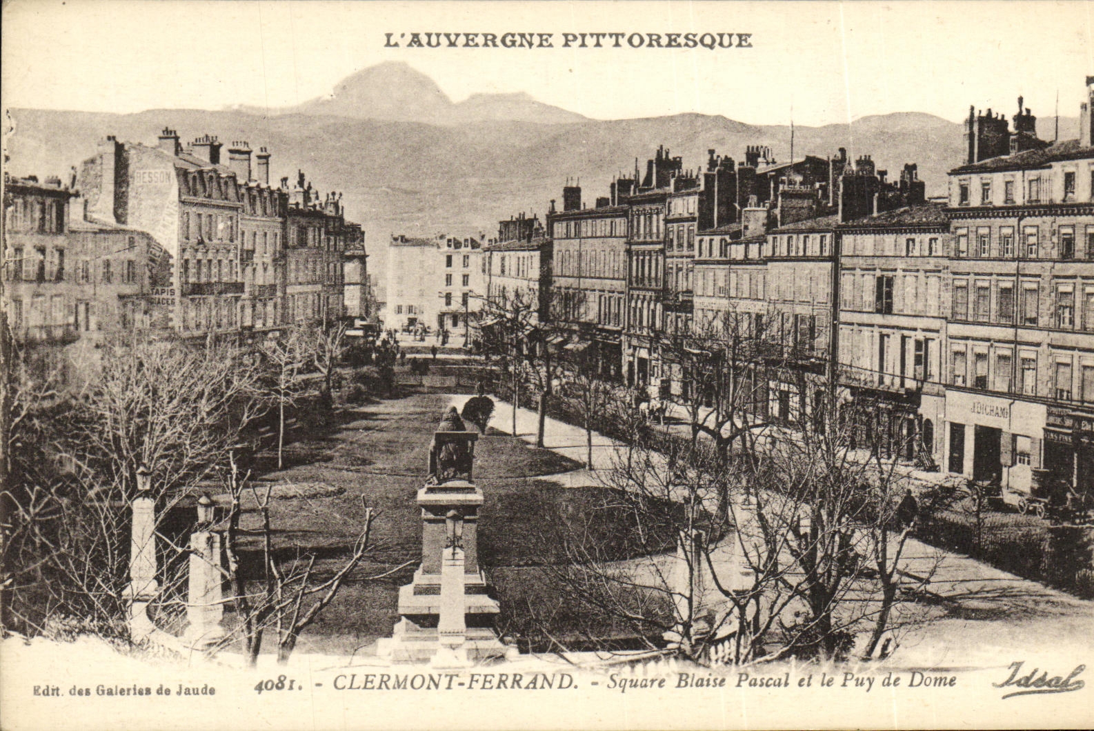 CPA Clermont Ferrand Square Blaise Pascal et le Puy de Dome 