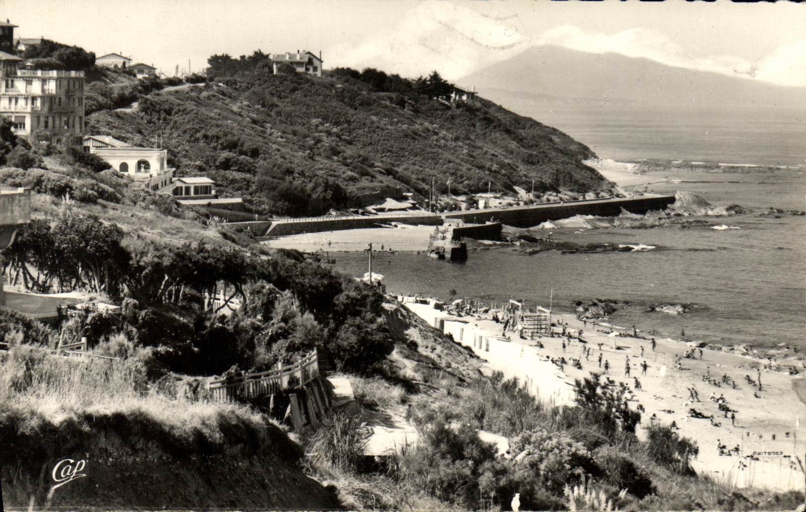 CPM Guethary Plage et vue sur les Montagnes Espagnoles