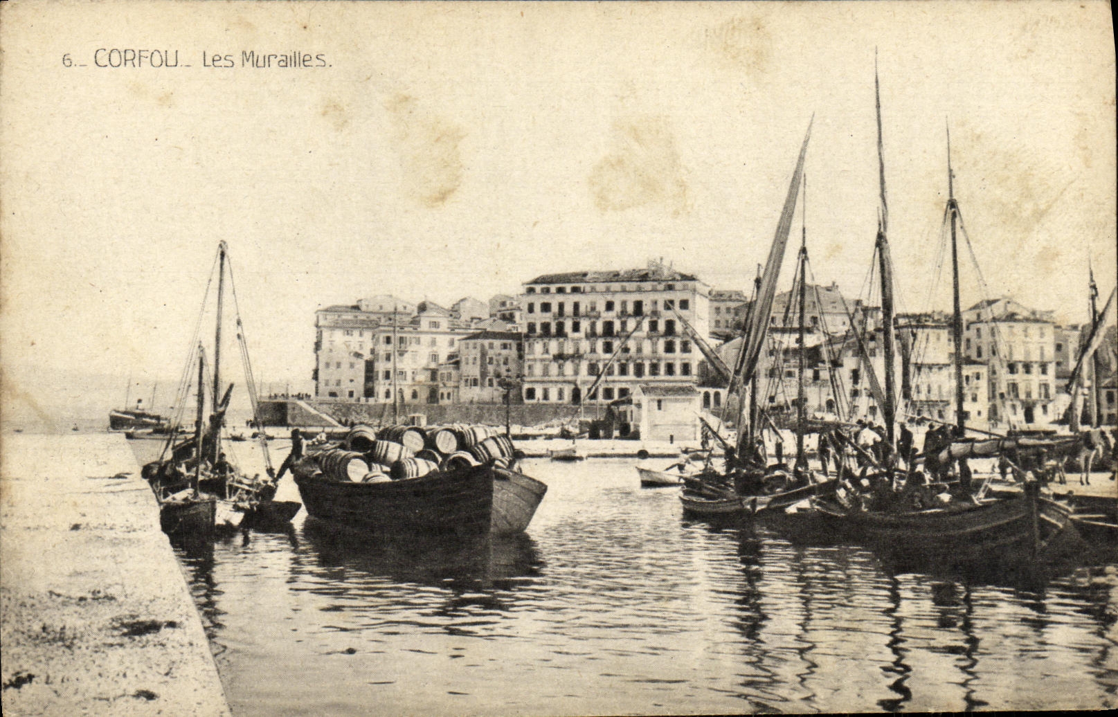 CPA Corfou Les Murailles Grece Bateaux 