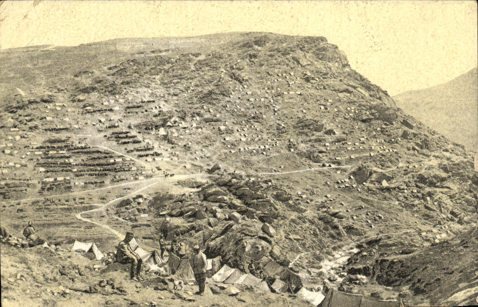 Antike Ansichtskarte Krieg in den Bergen in Mazedonien Das Lager Militaria