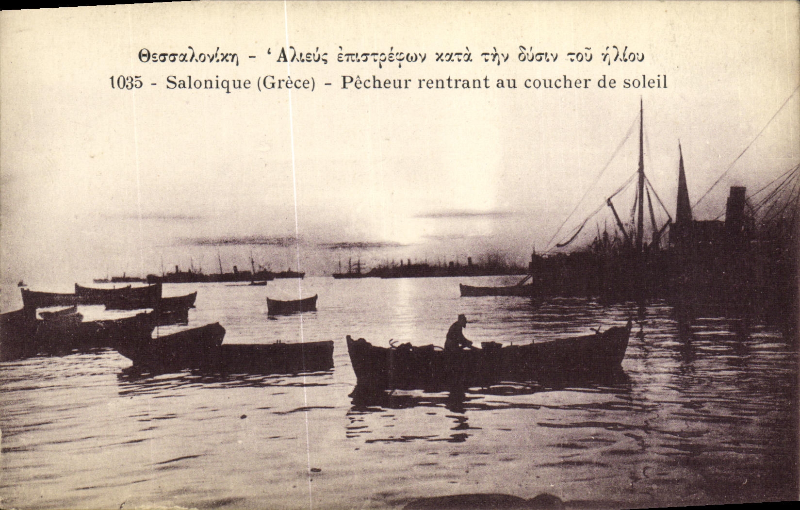 CPA Salonique Pecheur Rentrant au Coucher de Soleil Bateau 