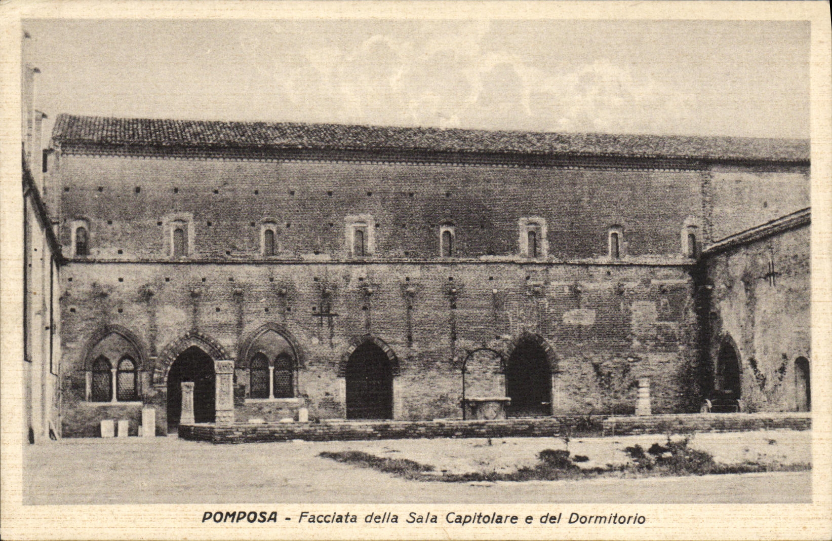 CPA Pomposa Facclata della Sala Capltolare e del Dormitorio