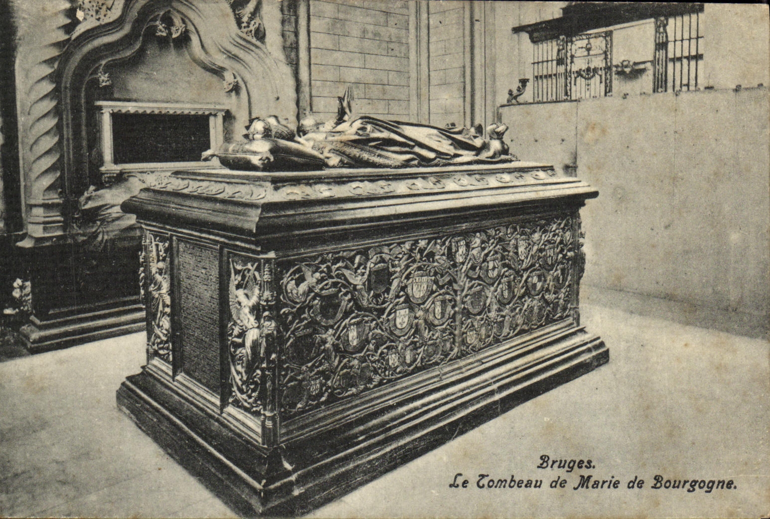 CPA Bruges Le Tombeau de Marie de Bourgogne