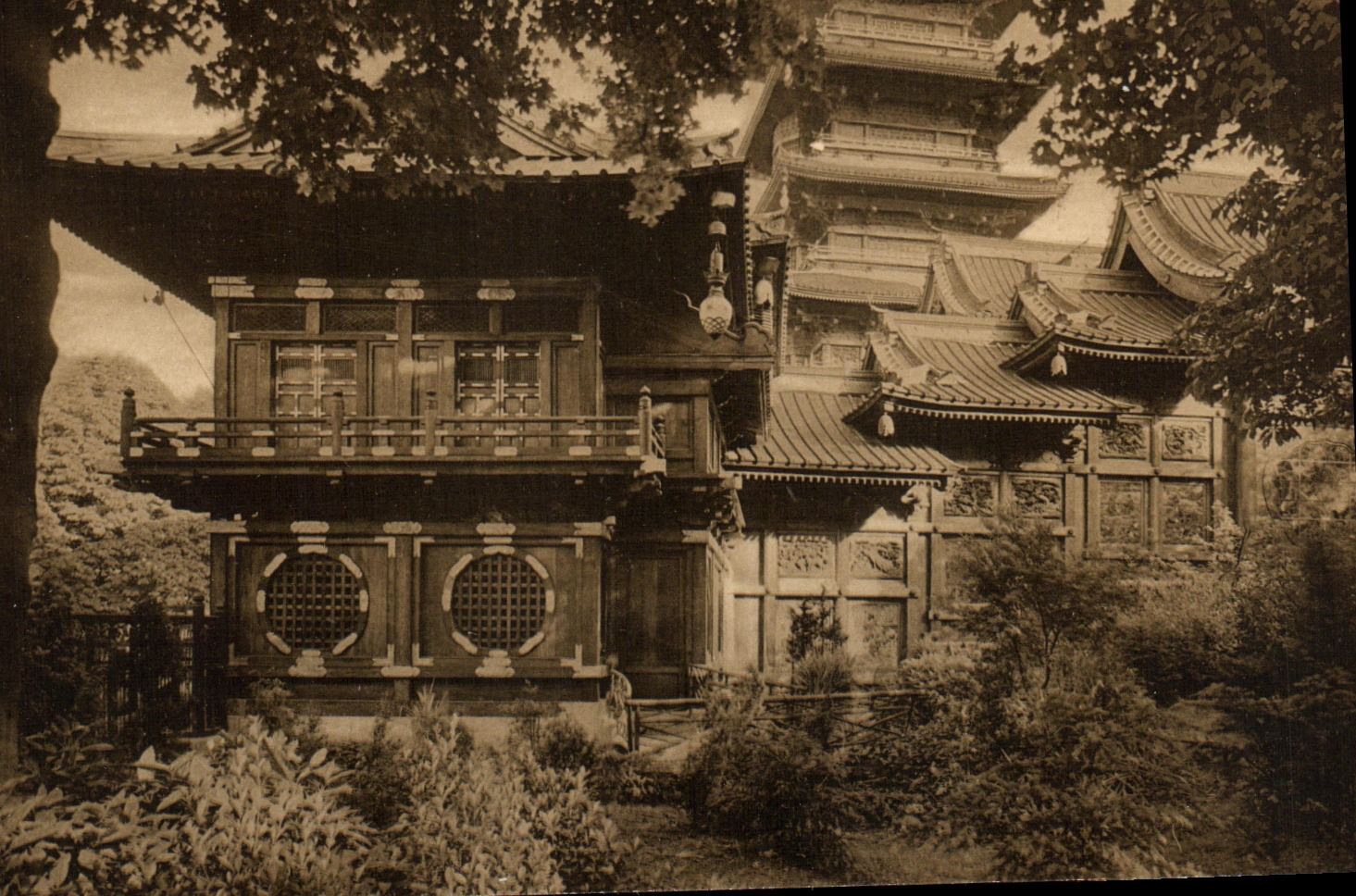 CPA Bruxelles Laeken La Tour Japonaise Jardins et batiments de l Exposition Permanete beigo japonaise