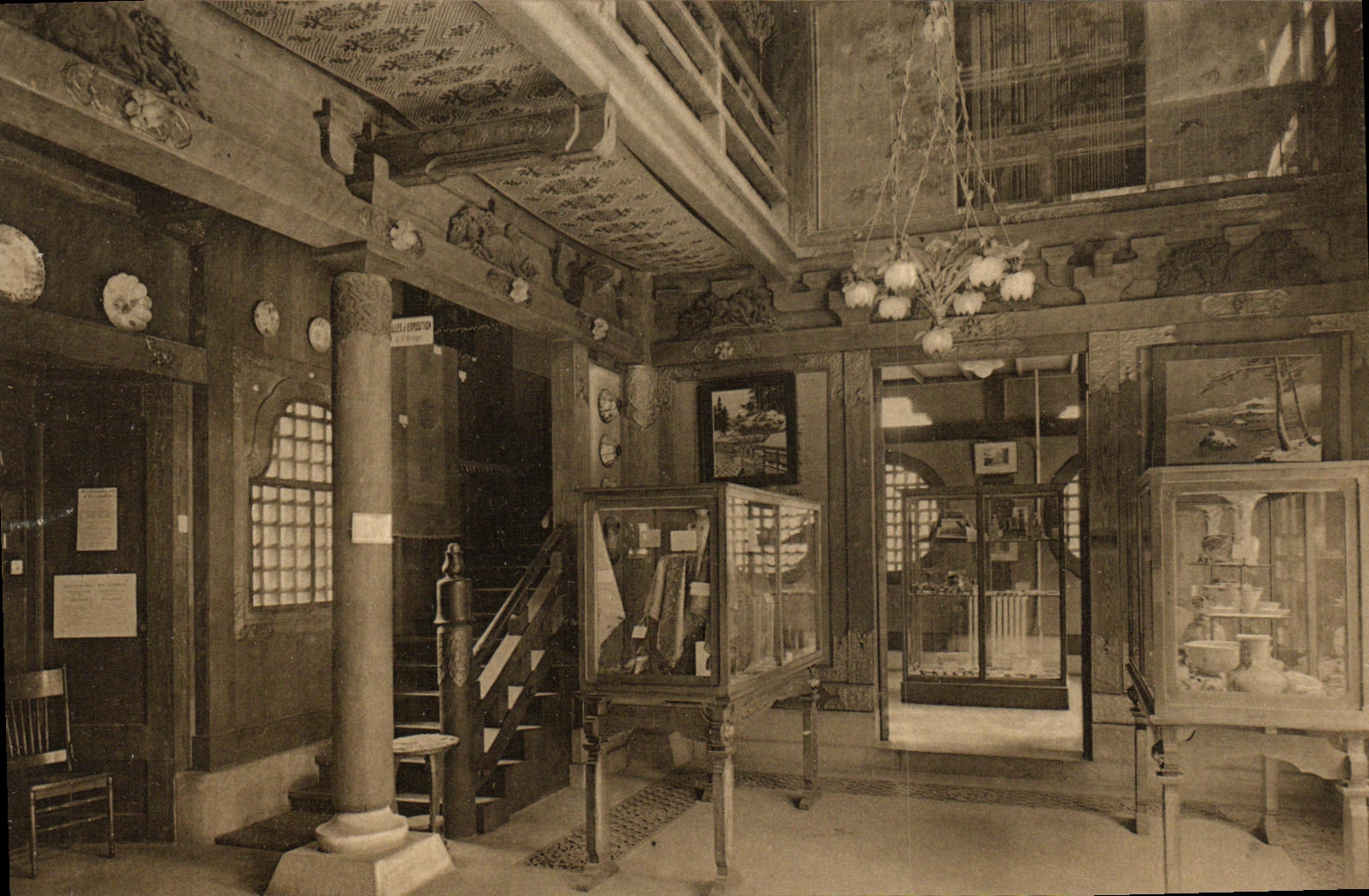 CPA Bruxelles Laeken La Tour Japonaise Hall du Pavillon cote droit