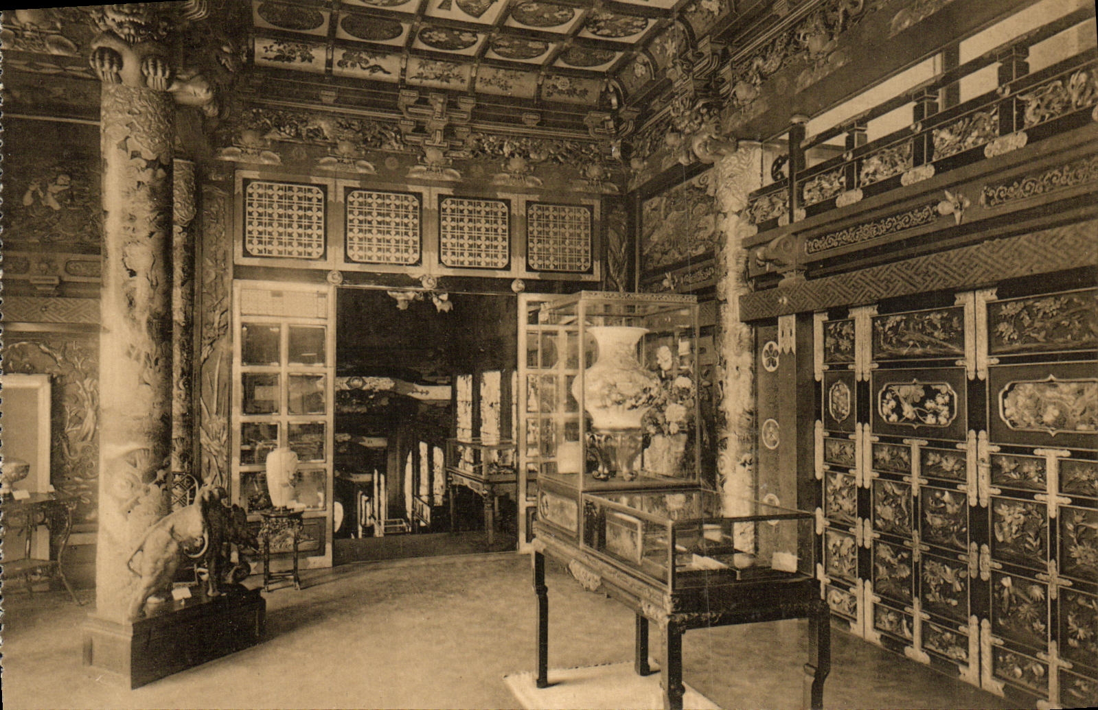 CPA Bruxelles Laeken La Tour Japonaise Salon d honneur et dons de S M l Empereur du Japon