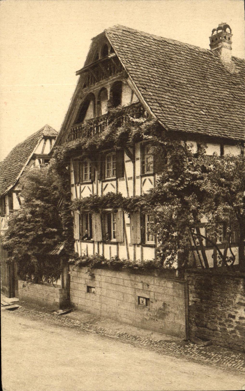 Zutzendorf — Maison à galerie en bois — Phot. E. Muller
