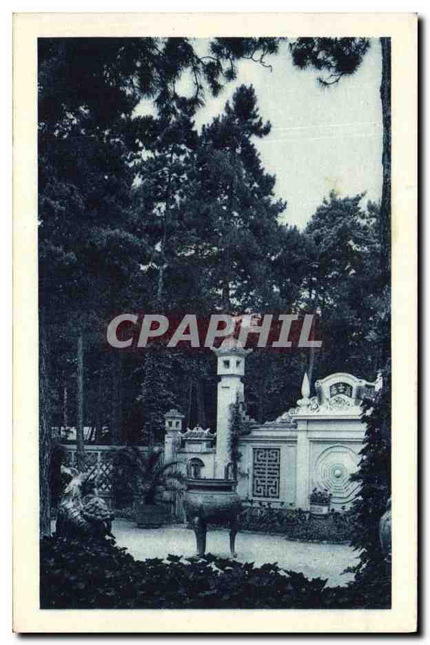 CPA Institut National d Agronomie Coloniale Souvenir Indochinois Indochine Musee Cour d honneur et la grande urne 