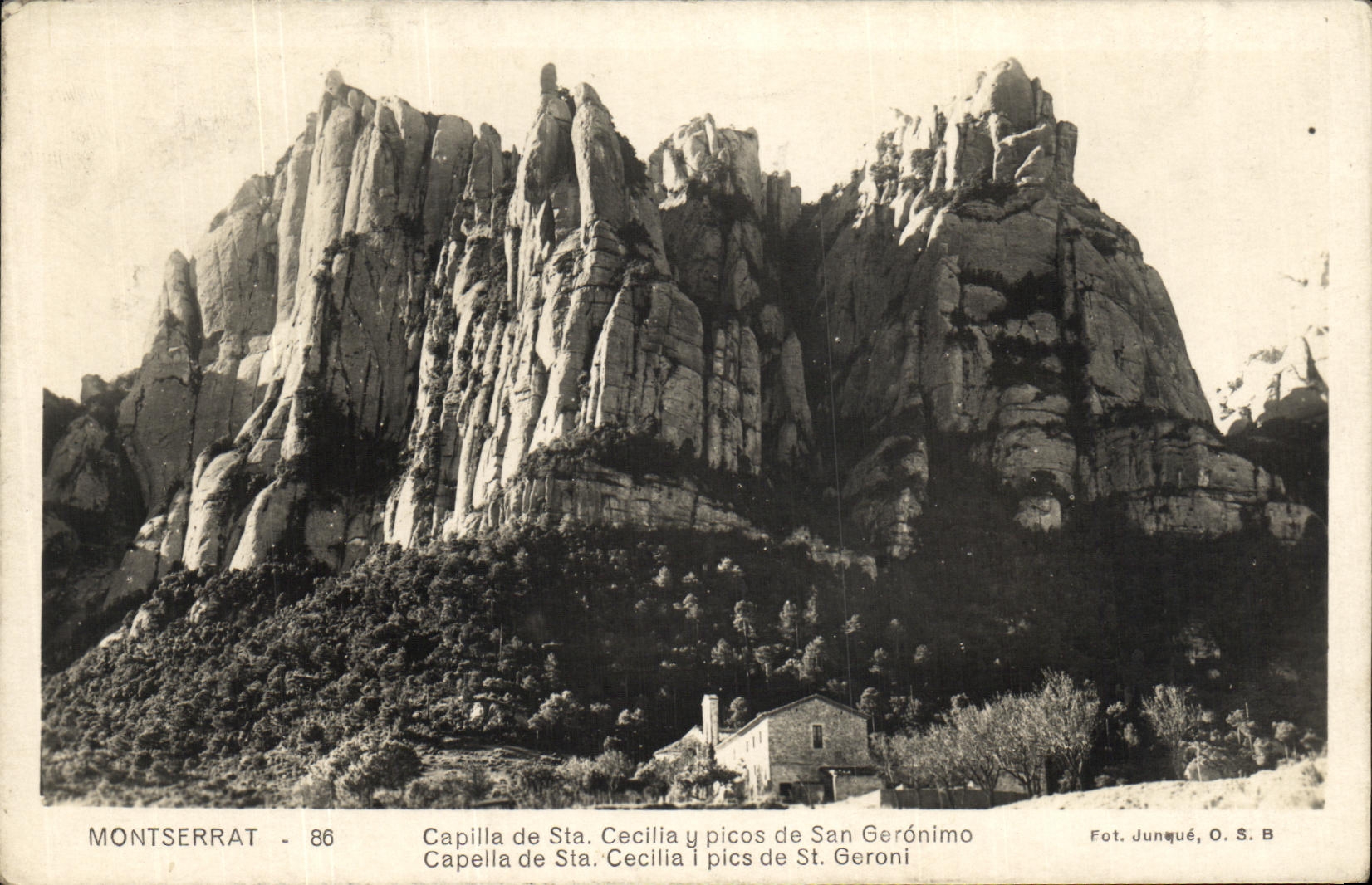 Montserrat — Capilla de Sta. Cecilia y picos de San Gerónimo — Fot. Junqué, O. S. B.