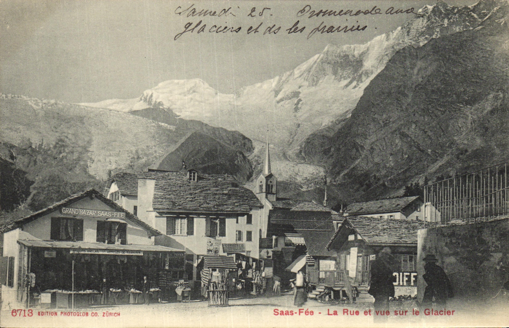 CPA Saas Fee La Rue et Vue Sur le Glacier Grand bazar 