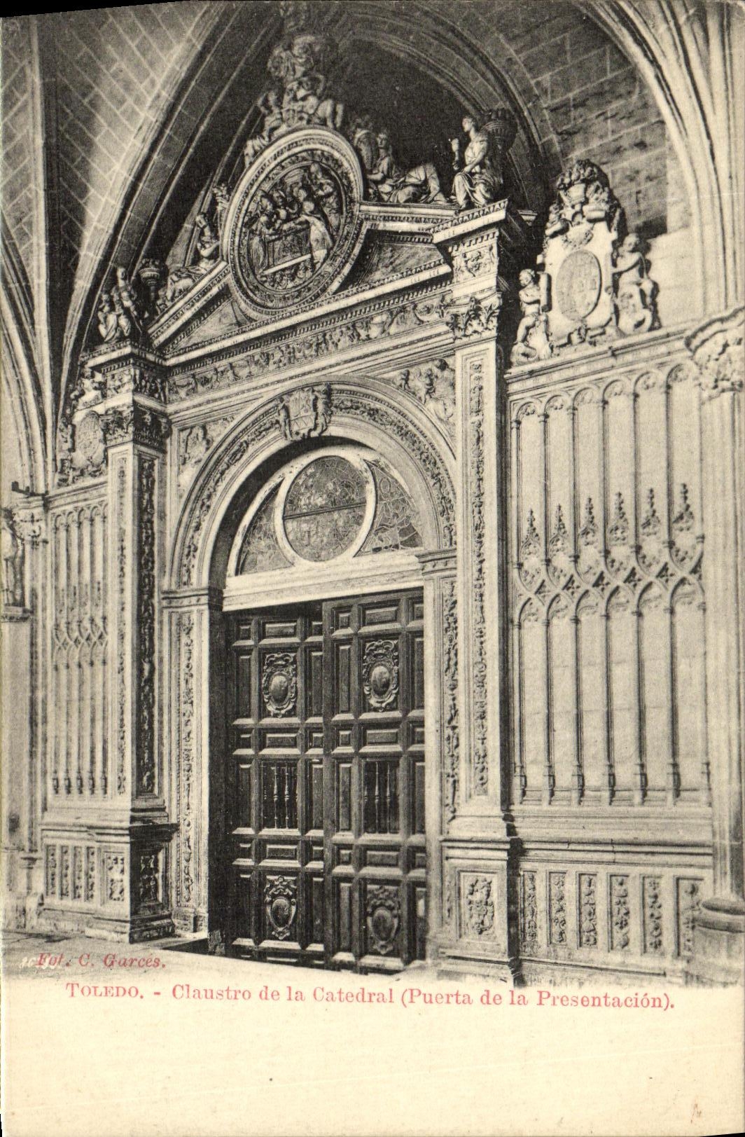 CPA Toledo Claustro de la catedral Puerta de la Presentacion