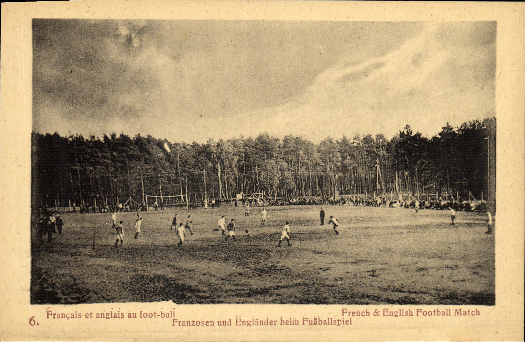 CPA Francais et anglais au foot ball Football Camp Senne 1918 Militaria