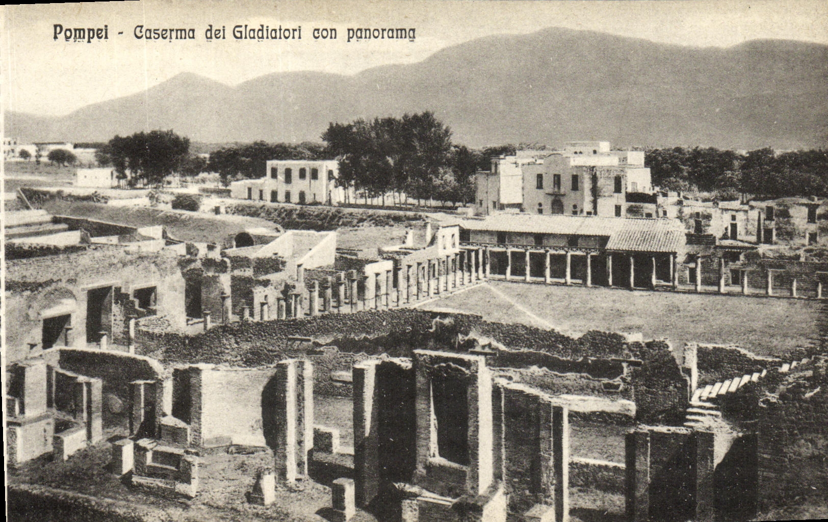 CPA Pompei Caserma dei Gladiatori con panorama