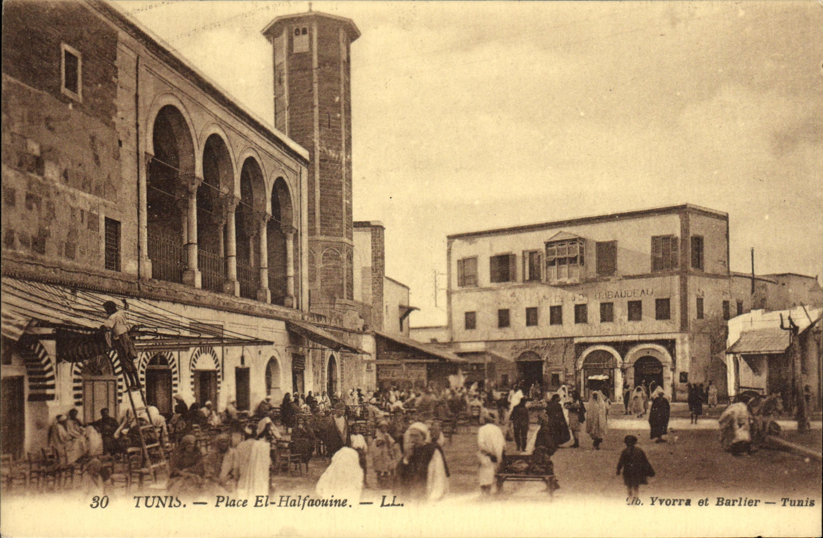 CPA Tunis Place El Halfaouine