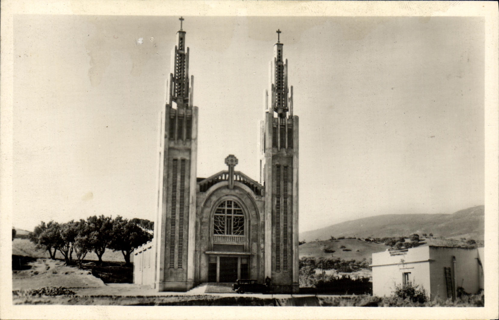 CPA Bone Basilique Sainte Therese