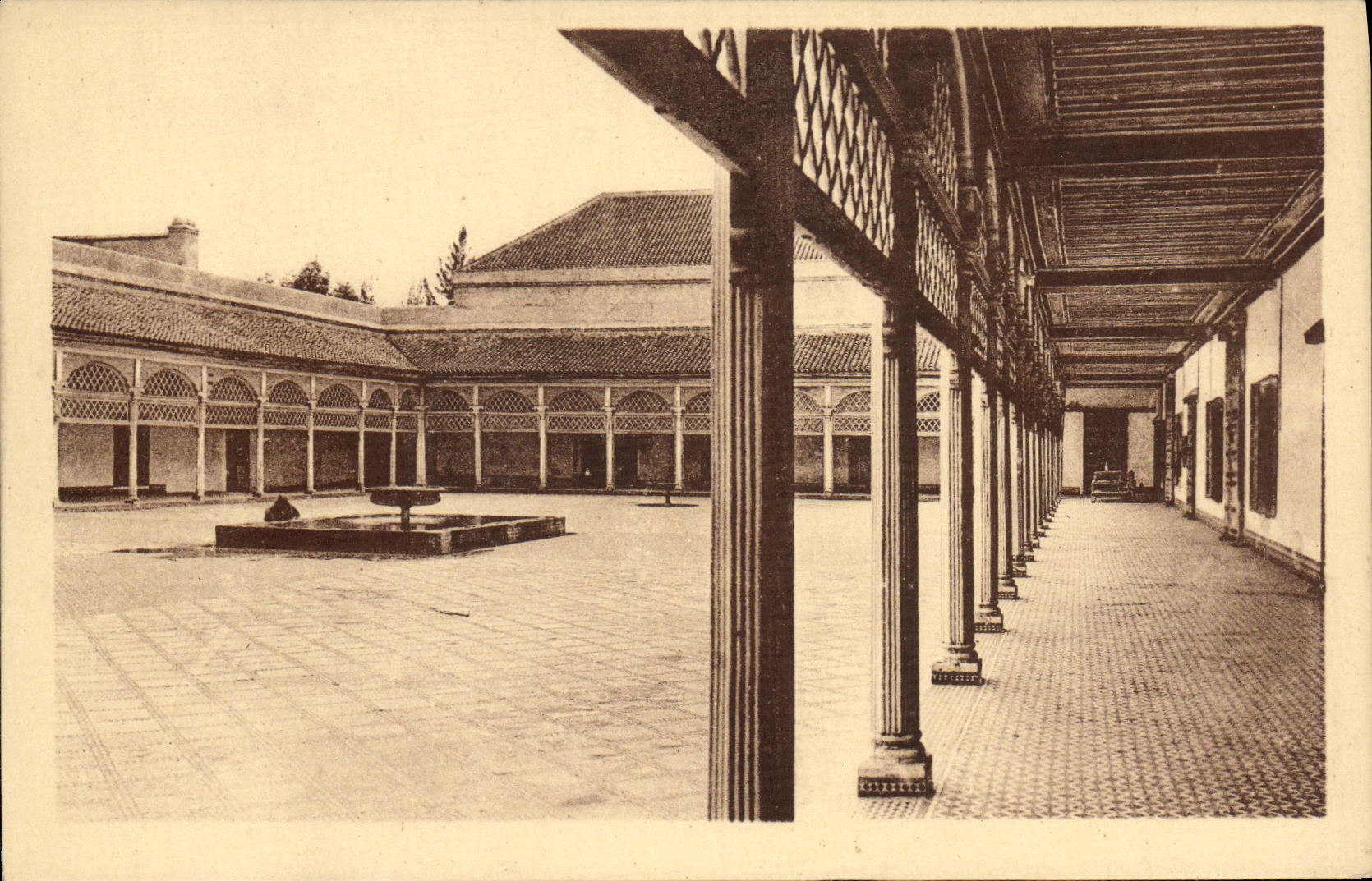 CPA Marrakech Palais de la Bahia Galerie et Cour d Honneur