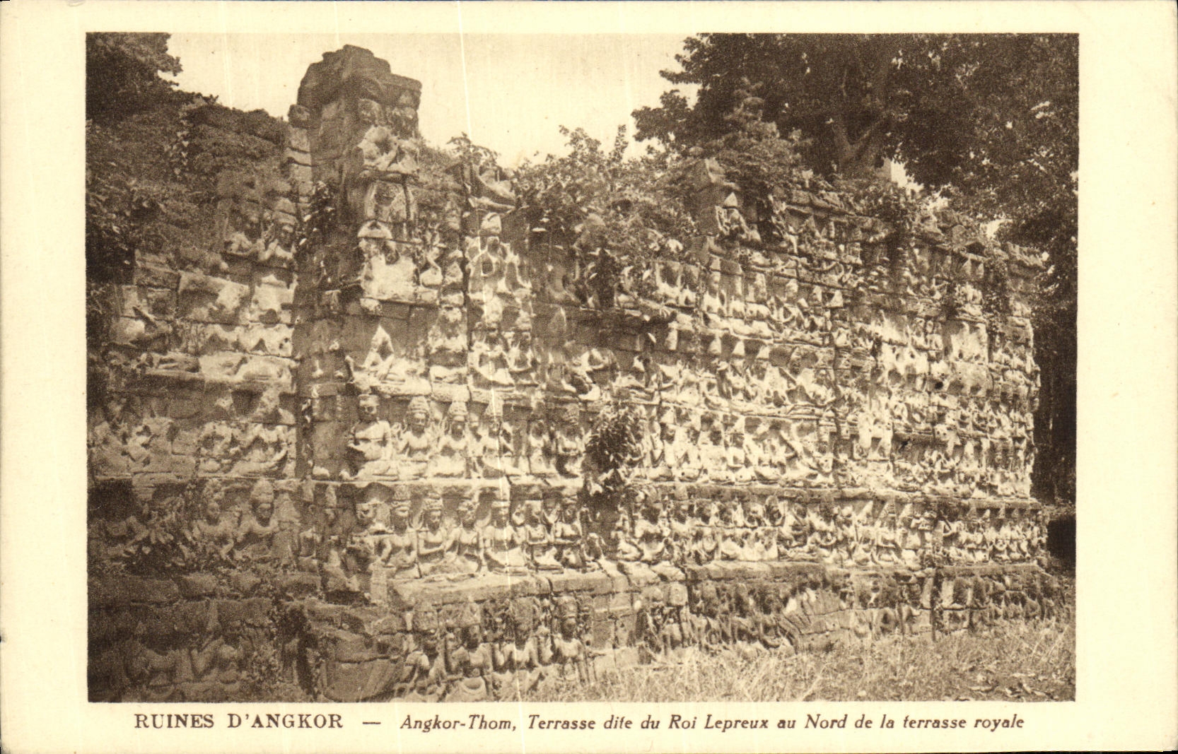 Ruines d'Angkor — Angkor-Thom, Terrasse dite du Roi Lepreux au Nord de la terrasse royale