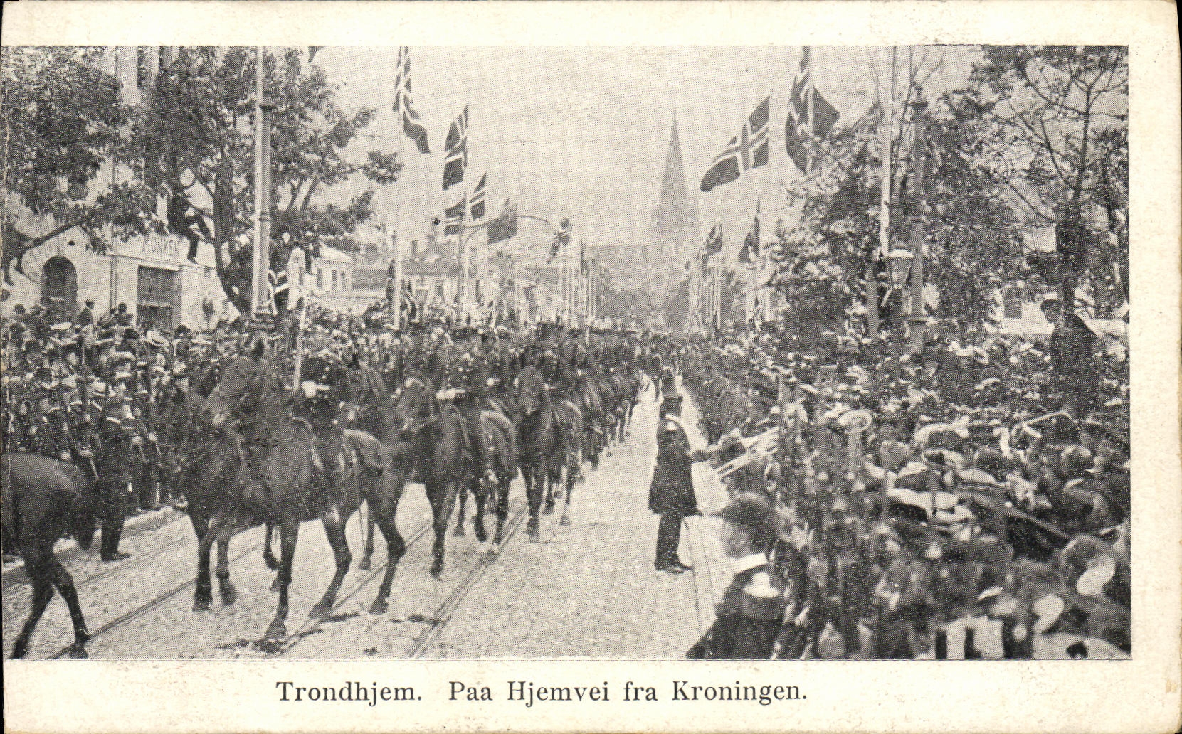 CPA Trondhjem Paa Hjemvei Fra Kroningen