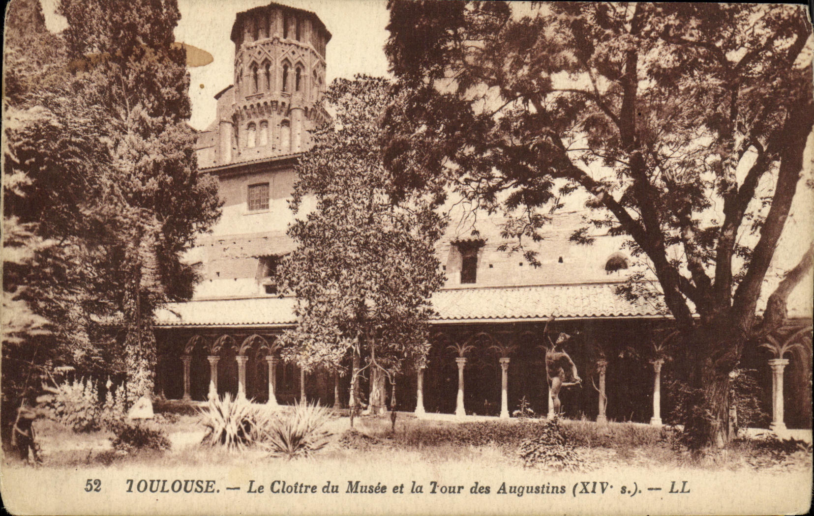 CPA Toulouse Le Cloitre du Musee et la Tour des Augustins