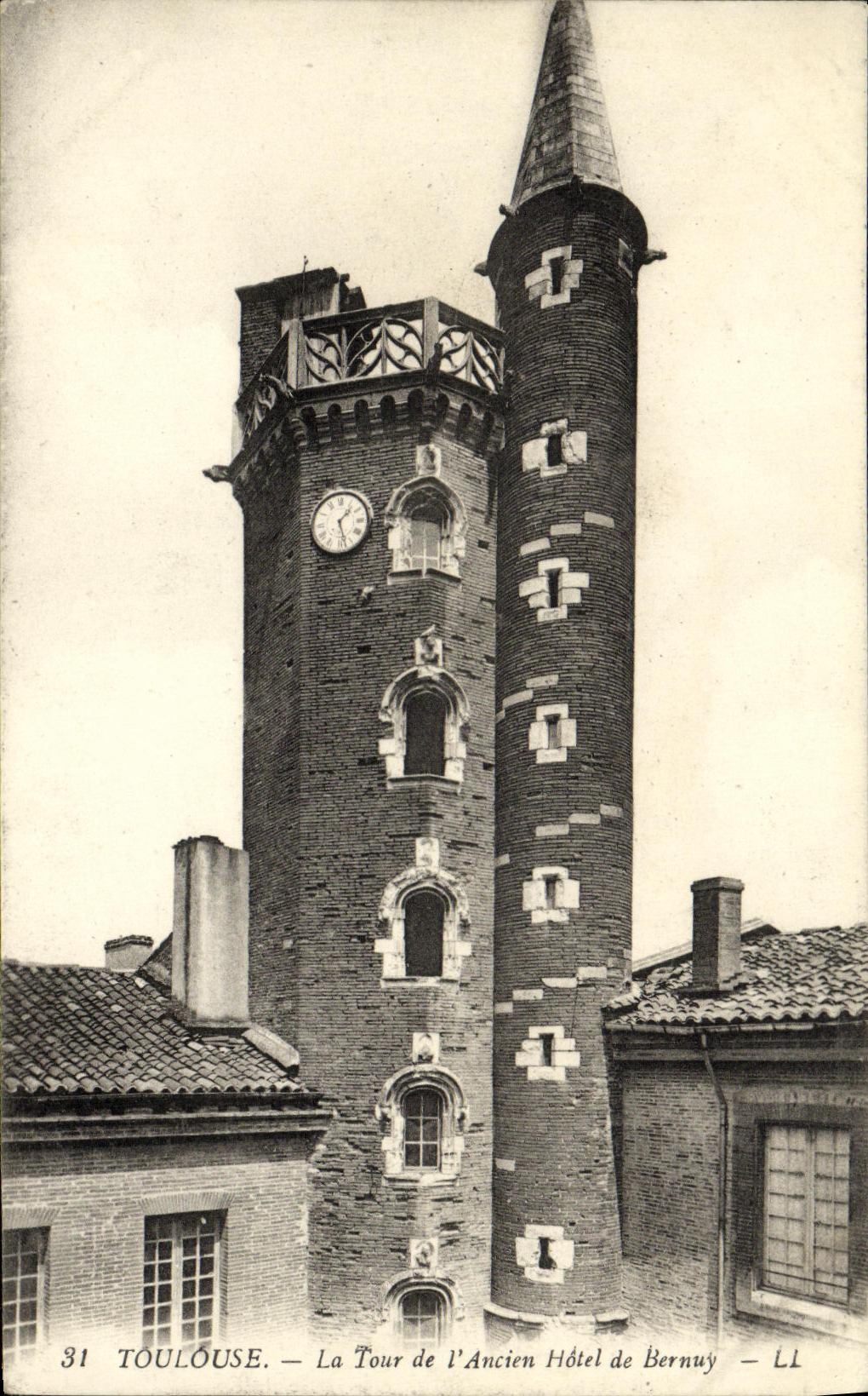 CPA Toulouse La Tour de L Ancien Hotel de Bernuy