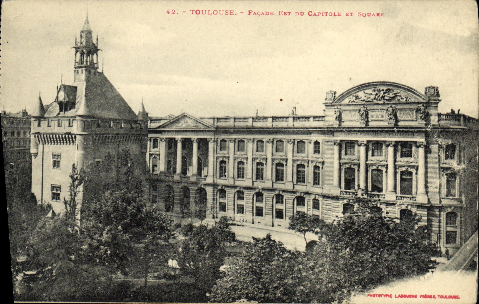 Toulouse - Façade Est du Capitole et Square — Phototype Labouche Frères, Toulouse, n°42