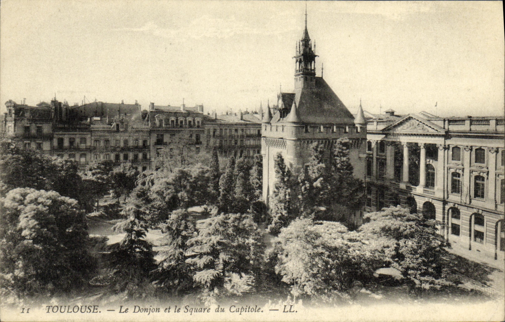 CPA Toulouse Le Donjon et le Square du Capitole