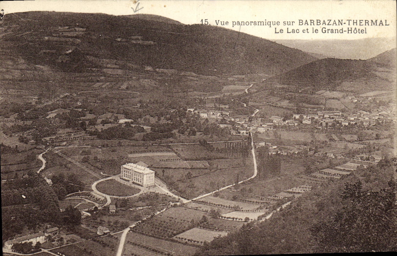 CPA Barbazan Thermal Vue Panoramique Sur Le Lac et le Grand Hotel