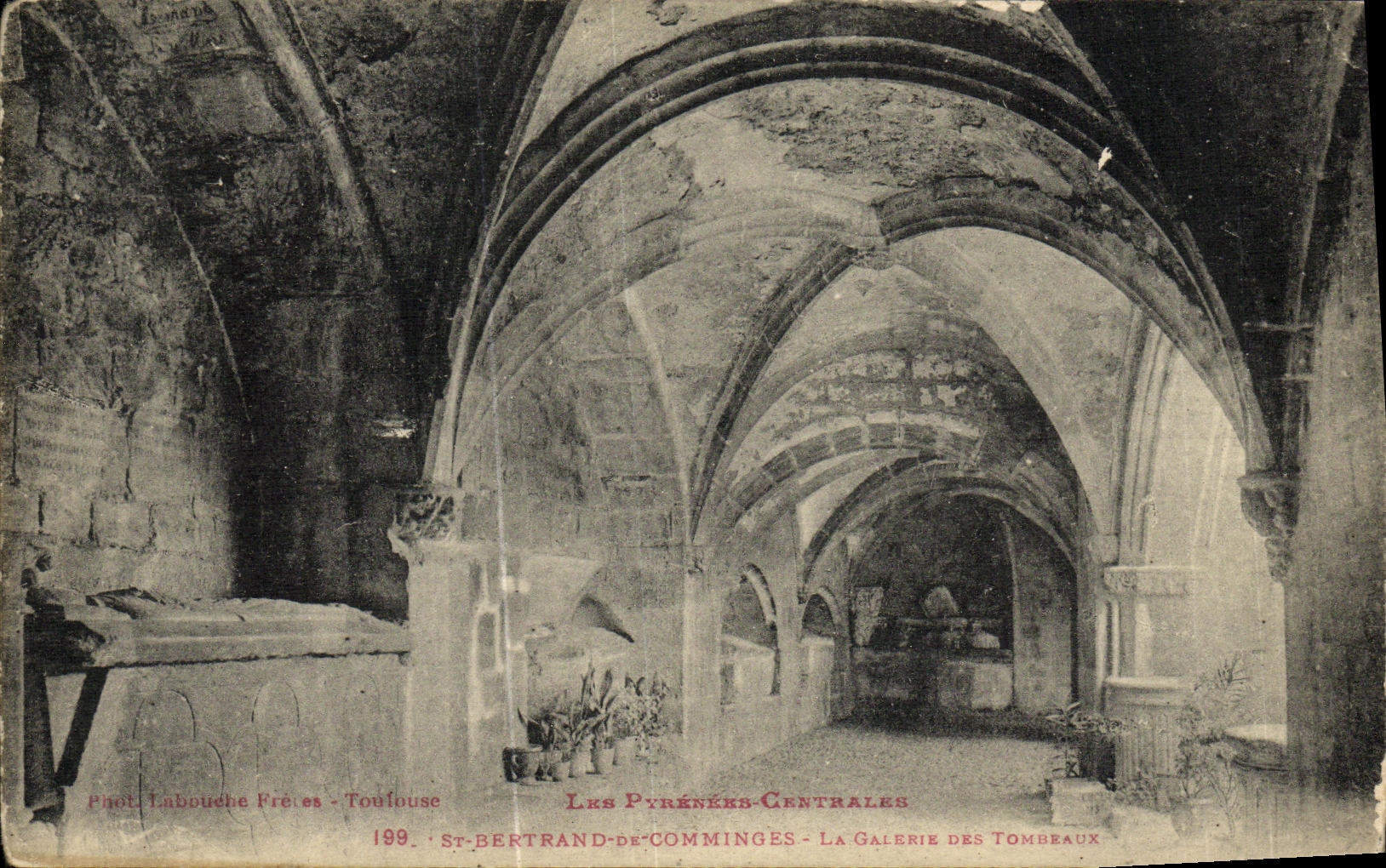 CPA Saint Bertrand De Comminges La galerie des tombeaux