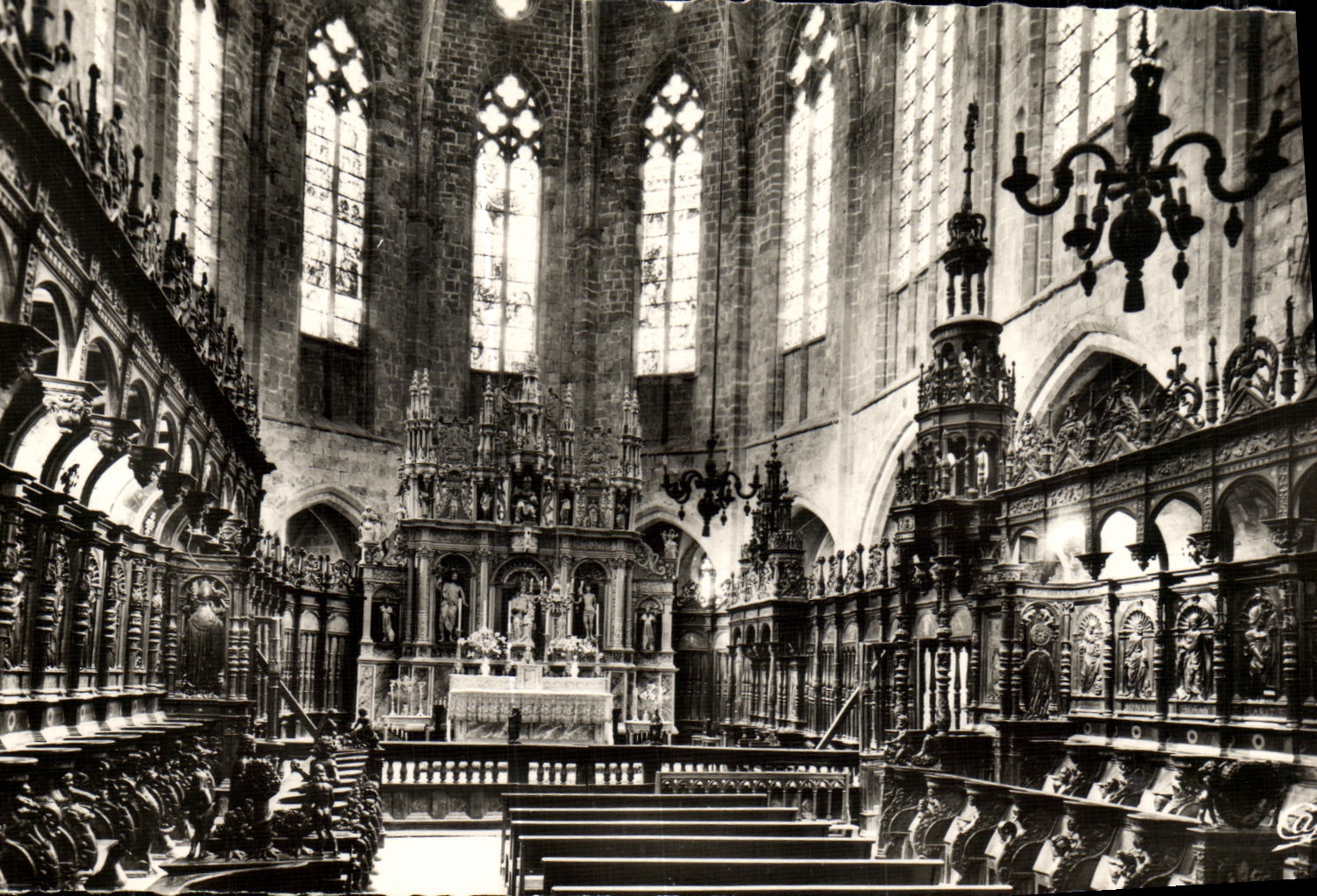 CPM Saint Bertrand De Comminges Interieur de la Cathedrale Le maitre autel et les stalles