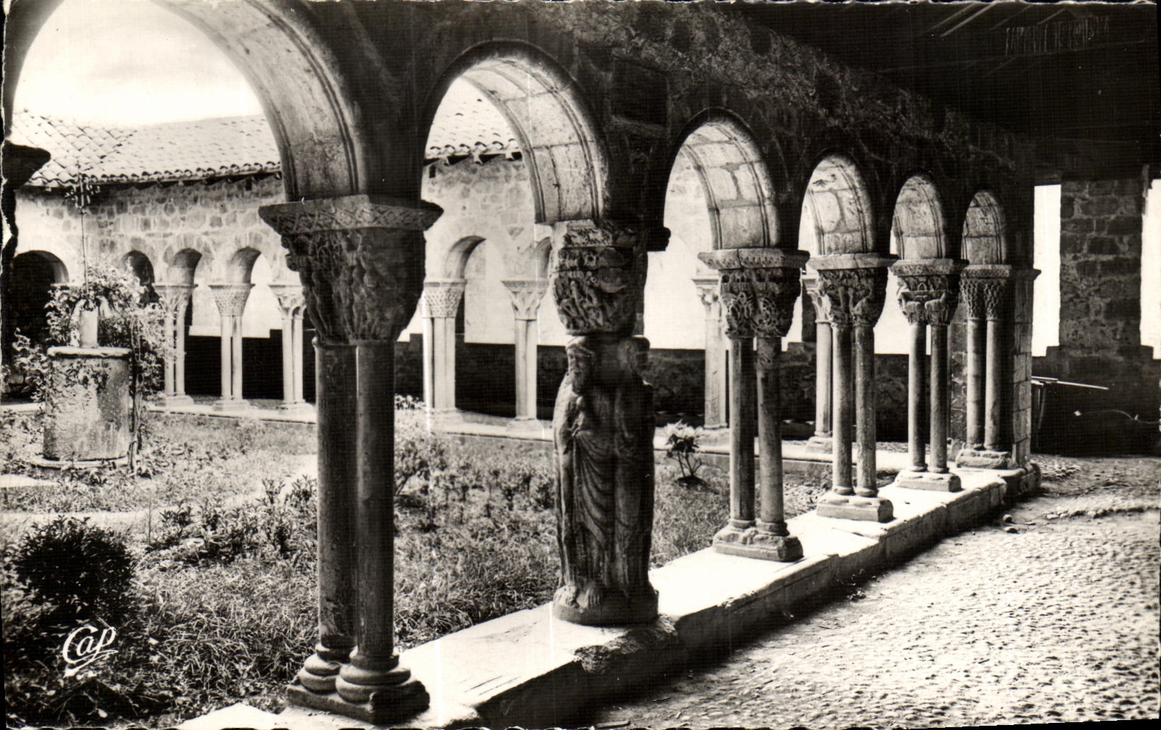 CPM Saint Bertrand De Comminges Interieur de la Cathedrale Cloitre