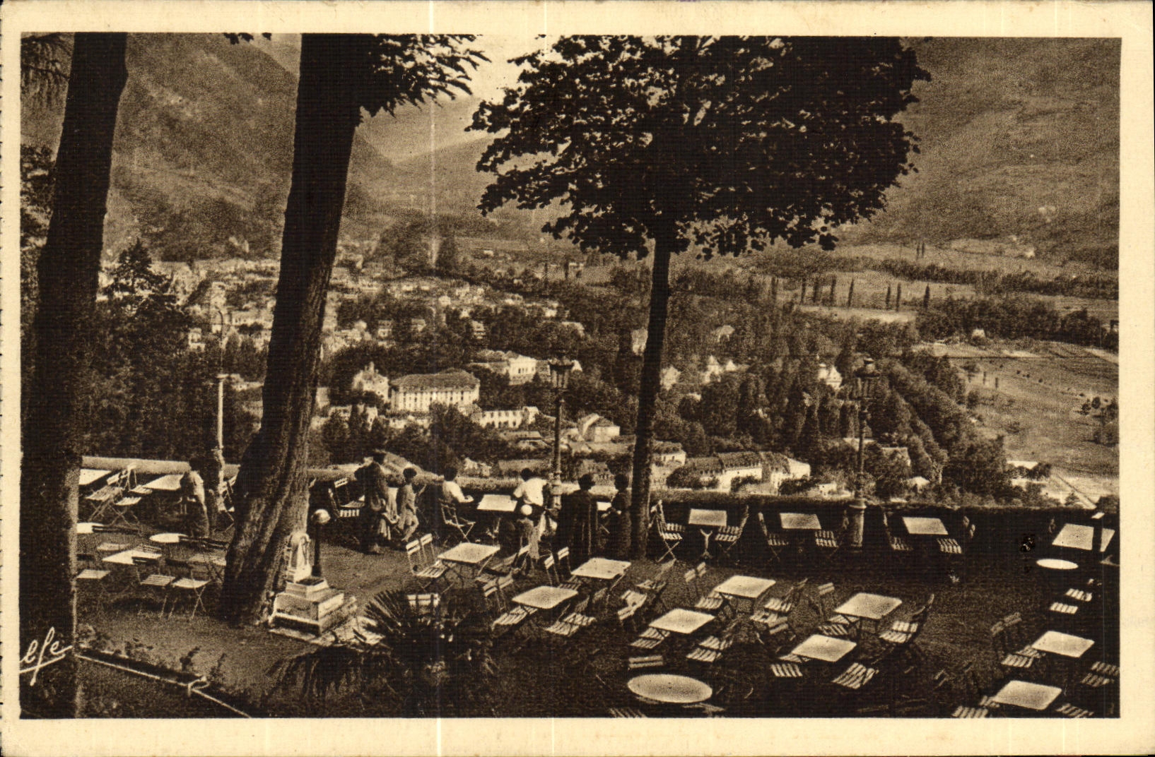 CPA Luchon La chaumiere vue de la terrasse