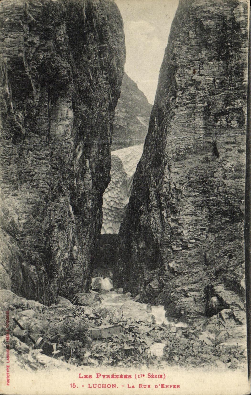 Luchon - La Rue d'Enfer — Les Pyrénées (1ère Série) — Phototype Laguiole-Frères-Laguarde