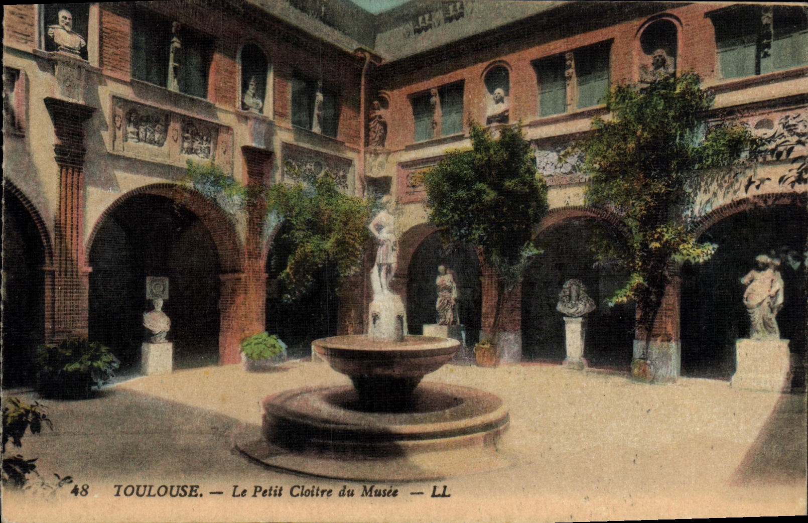 Toulouse — Le Petit Cloître du Musée — LL