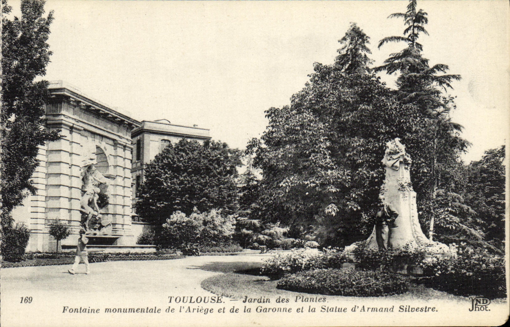 CPA Toulouse Jardin des Plantes Fontaine monumentale de l Ariege et de la Garonne et la statue d Armand Silvestre