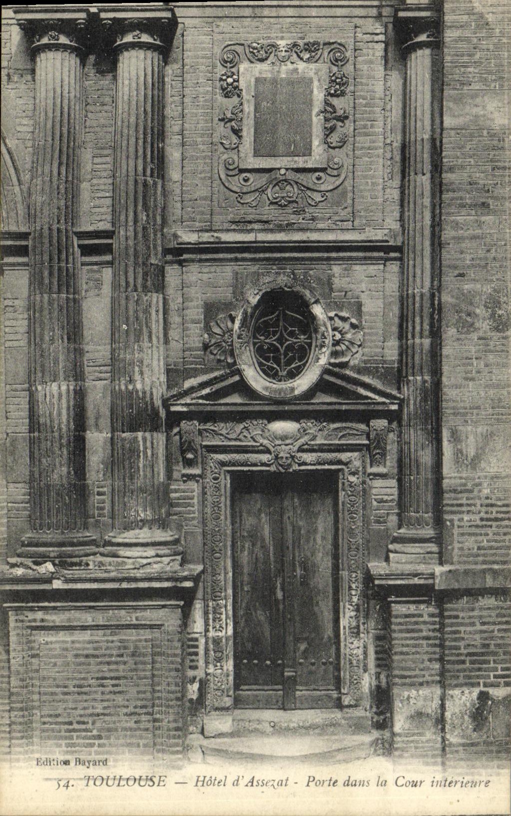 CPA Toulouse Hotel d Assezat Porte Dans la Cour interieure