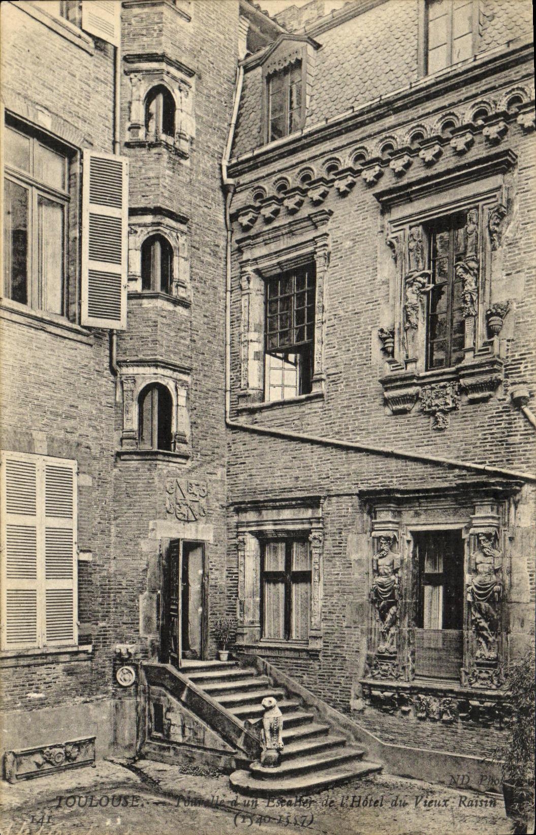 CPA Toulouse Escalier de l hotel du vieux raisin
