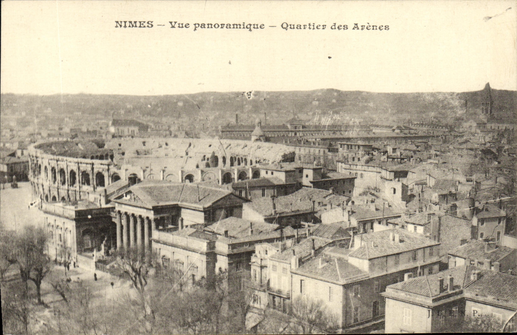 CPA Nimes Vue Panoramique Quartier des Arenes