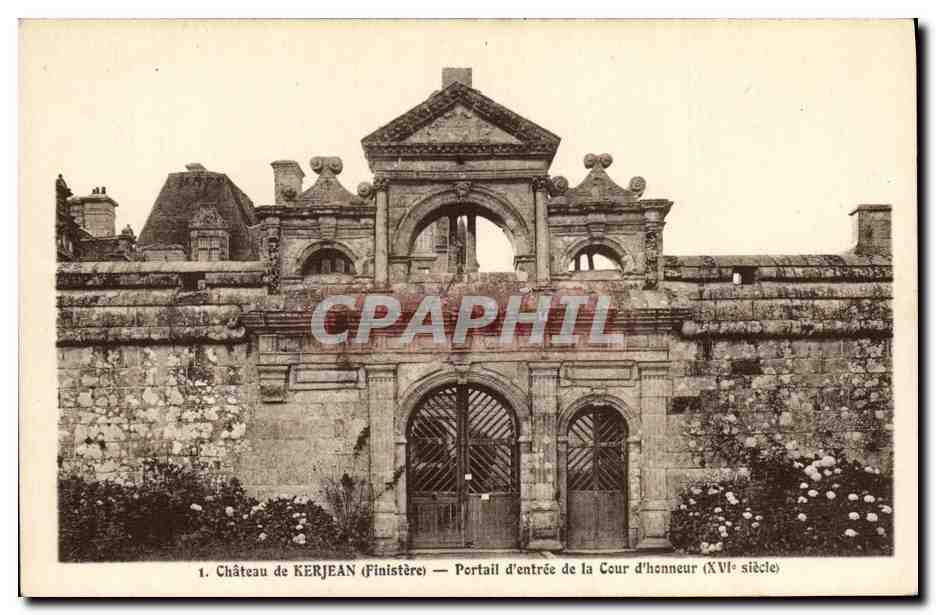 Château de KERJEAN (Finistère) — Portail d'entrée de la Cour d'honneur (XVIe siècle)