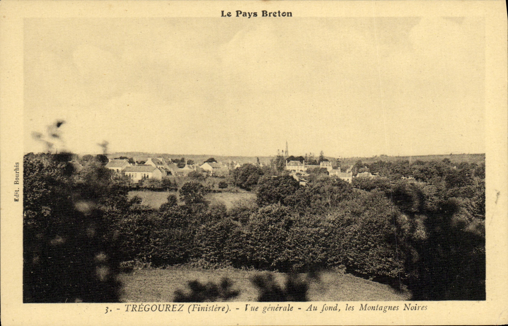 CPA Tregourez Vue Generale Au Fond les Montagnes Noires