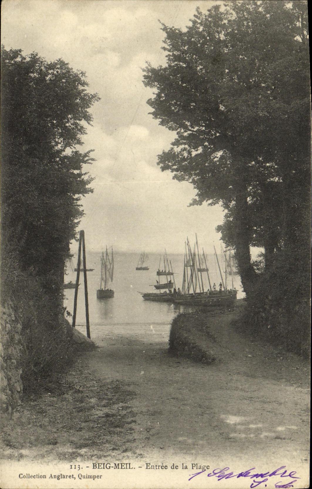 CPA Beig Meil Entree de la Plage Bateaux